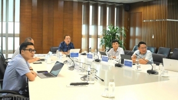 Khoảnh khắc cùng cán bộ vận hành hệ thống điện trực 30/4