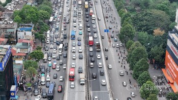 Đường vành đai 3 kẹt cứng ô tô về nghỉ lễ 30/4