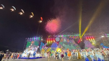 Chùm ảnh: Rực rỡ Carnaval Hạ Long 2025 kết nối di sản