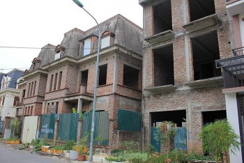 Những khu đô thị bỏ hoang và câu hỏi về thuế bất động sản