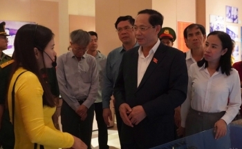 Đoàn công tác Quốc hội tưởng niệm Anh hùng liệt sỹ tại Côn Đảo