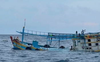 Bà Rịa - Vũng Tàu: Cứu nạn kịp thời 10 ngư dân bị nạn trên biển