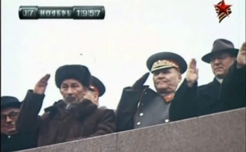 Nếu con là họa sĩ, xin hai lần vẽ Bác Hồ xem diễu binh