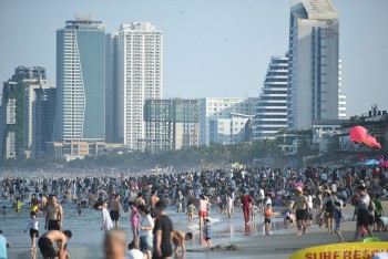 Lễ 30/4 - 1/5: Lượng khách tăng mạnh, du lịch Đà Nẵng 'bội thu'