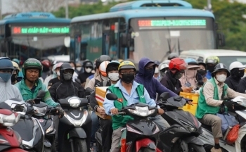 Người dân ùn ùn trở lại Hà Nội sau kỳ nghỉ lễ