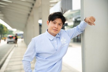 Sau ca khúc 'tỷ view', nhạc sĩ Nguyễn Văn Chung tặng bộ sách nhạc 300 bài hát thiếu nhi