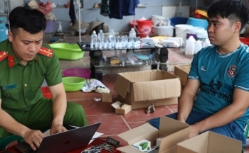 Bắc Giang: Triệt phá đường dây sản xuất mỹ phẩm giả cực lớn