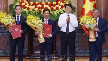 Chủ tịch nước Lương Cường trao quyết định bổ nhiệm 3 Phó Chủ nhiệm Văn phòng Chủ tịch nước