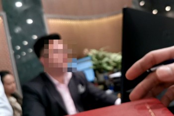 Người già khốn khổ vì mua kỳ nghỉ Ravi