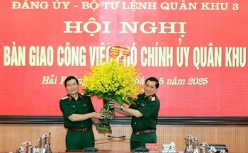 Bàn giao chức Phó Chính ủy Quân khu 3 giữa hai Thiếu tướng