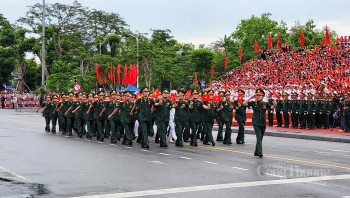Hình ảnh khối 'ký ức hào hùng' tại lễ diễu hành kỷ niệm 70 năm Ngày giải phóng Hải Phòng