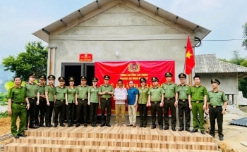 Lai Châu: Lực lượng công an xung kích “Chung tay xóa nhà tạm, nhà dột nát”