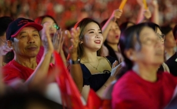 Những hình ảnh ấn tượng đêm khai mạc Lễ hội Hoa Phượng Đỏ - Hải Phòng 2025