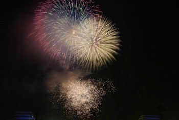Mãn nhãn 'đại tiệc' pháo hoa trên bầu trời Hải Phòng