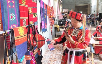 Bản làng số hóa, sản phẩm vươn xa