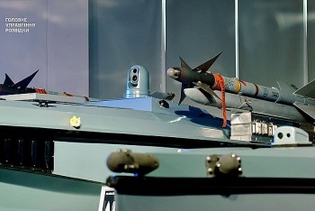 Ukraine giới thiệu mẫu xuồng không người lái mang tên lửa