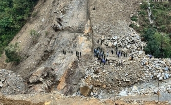 Lai Châu: Xảy ra vụ sạt lở đất nghiêm trọng, 5 người mất tích