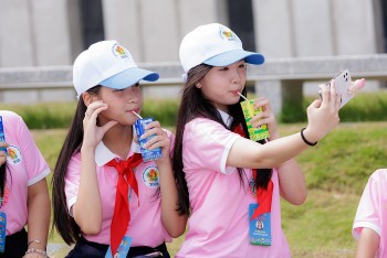 Vinamilk tiếp sức 'búp măng non' viết tiếp hành trình Cháu ngoan Bác Hồ đầy tự hào