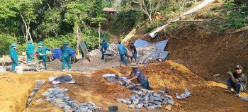 Ban Chỉ huy Quân sự Phong Thổ góp sức xóa nhà tạm