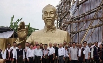 Ngày tượng đài Bác Hồ về với dân tộc Tây Nguyên