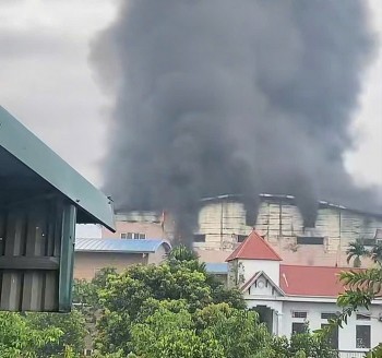 Vĩnh Phúc: Cháy lớn tại công ty sản xuất giày da
