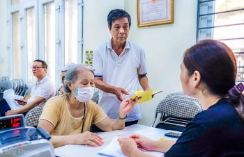 Quy định mới nhất về lương hưu đối với cán bộ nghỉ việc trước tuổi