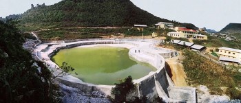 Hồ treo trữ nước trên vách núi: Cứu cánh của vùng cao