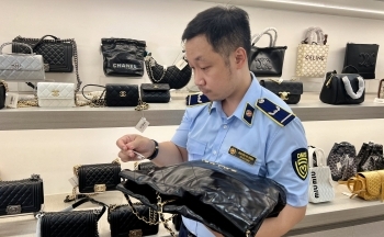 Hàng giả bán tràn lan trên tuyến phố du lịch Đà Nẵng