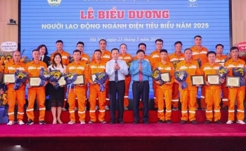 Tôn vinh 117 ‘bông hoa’ tiêu biểu ngành Điện