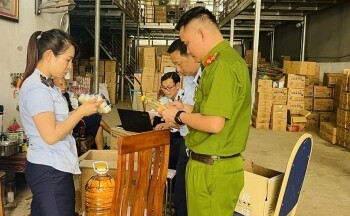 Thủ tướng biểu dương Bộ Công Thương phát hiện, xử lý nhiều vụ hàng giả