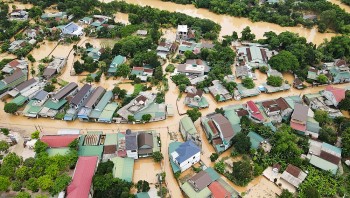 Hà Tĩnh: Mưa lũ đột ngột, nhiều thôn làng bị cô lập