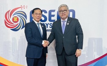 Việt Nam - Philippines nhất trí tăng cường vai trò trung tâm của ASEAN