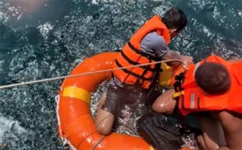 Vụ chìm tàu trên biển Hà Tĩnh: Huy động trực thăng tìm thấy thêm 9 thuyền viên