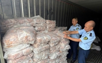 Lào Cai thu giữ hơn 1,5 tấn chân gà không rõ nguồn gốc