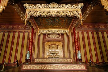 Từ vụ ngai vua triều Nguyễn bị xâm hại: Siết chặt bảo vệ di sản