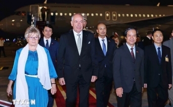 Tổng thống Hungary đến Hà Nội, bắt đầu thăm chính thức Việt Nam