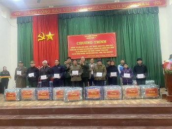 Bài 4: Từ ảo tưởng 'ngọn hải đăng dân chủ' đến màn kịch truyền thông