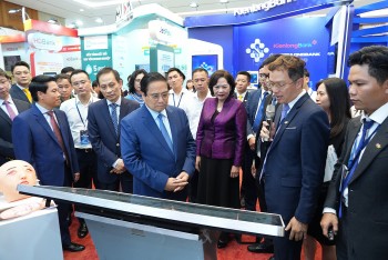 Ngân hàng kết nối y tế, giáo dục, thương mại bằng dữ liệu