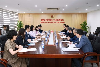 Thứ trưởng Phan Thị Thắng làm việc với đại diện Trung Quốc bàn giải pháp thúc đẩy thương mại song phương