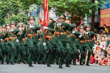 Hà Nội: Lắp loạt màn hình LED dọc đường diễu binh dịp 2/9