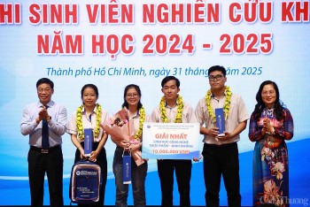 HUIT trao 5 giải Nhất sinh viên nghiên cứu khoa học