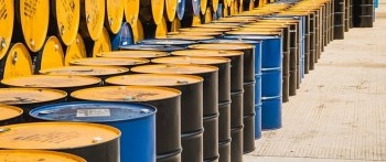 Giá dầu thế giới tăng gần 3% do lo ngại nguồn cung