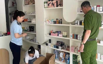 Tuyên Quang: Phát hiện mỹ phẩm hỏng và nhiều hàng hóa giả mạo thương hiệu