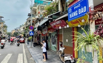 Phố cổ Hà Nội đìu hiu, không khí buôn bán trầm lắng