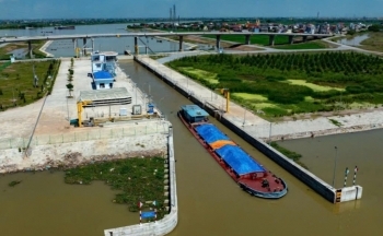 Giao thông đường thủy có trạm xăng dầu hiện đại đầu tiên