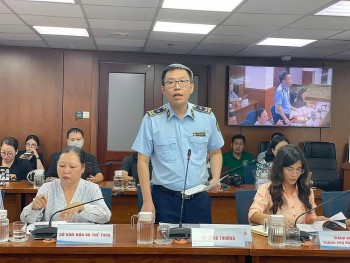 TP. Hồ Chí Minh: Quản lý thị trường nói gì về hàng giả tại Saigon Square?