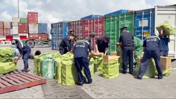 Hải quan TP. Hồ Chí Minh: Phá lô thuốc lá lậu giấu trong bồn thép