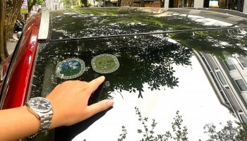 Đề xuất bỏ tem thu phí đường bộ trên kính ô tô