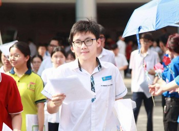 Trường chuyên đầu tiên ở Hà Nội công bố điểm chuẩn lớp 10