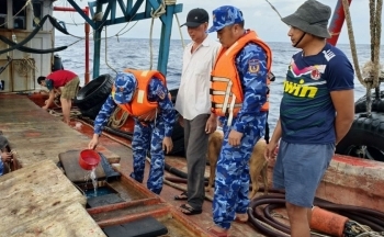 Cảnh sát biển bắt tàu chở 50.000 lít dầu DO trái phép